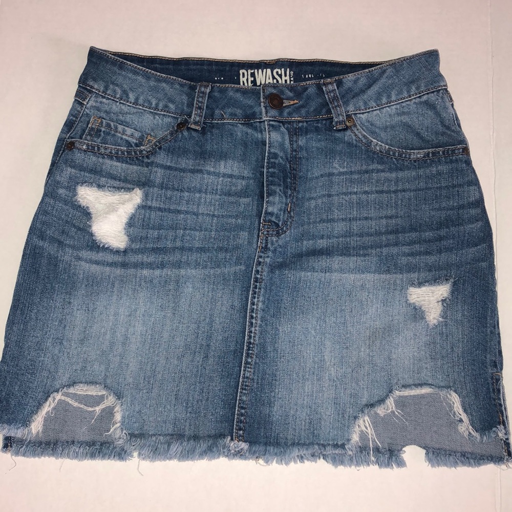Denim mini skirt. Size 7/28.